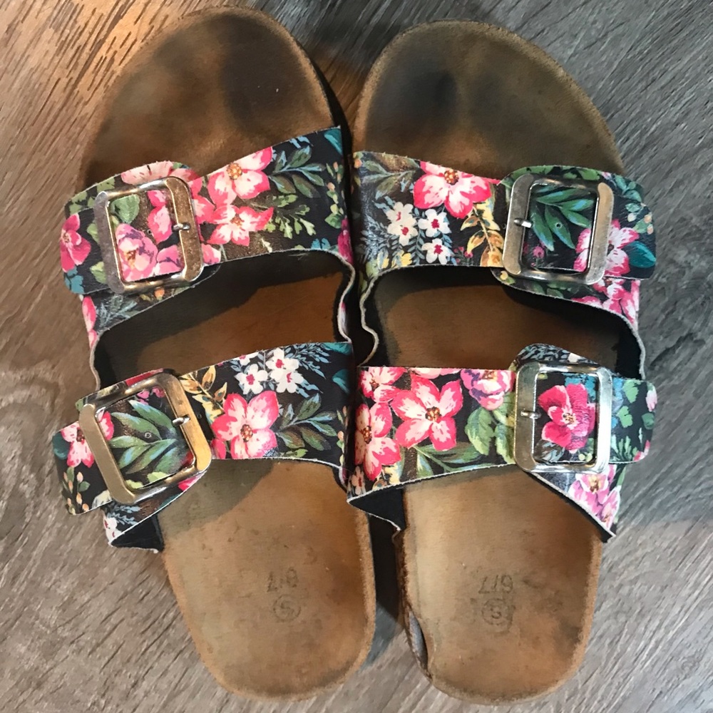 ***3 for $10***Girls sandals size 6/7